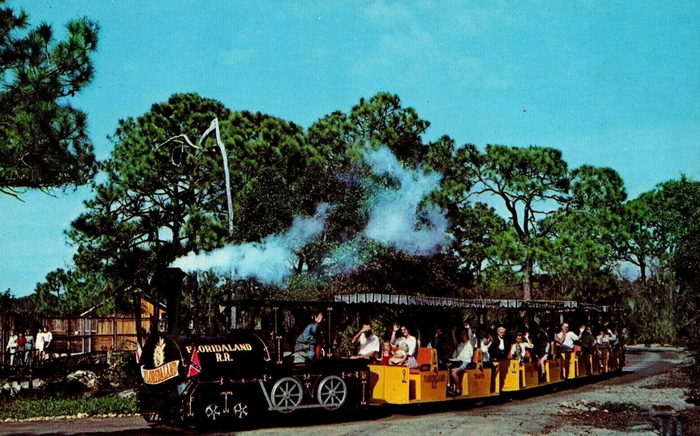 Floridaland - Vintage Postcard